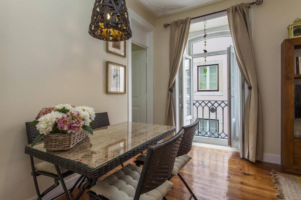 Remodeled Historic Apartment In Bairro Alto Lisabona Exterior foto